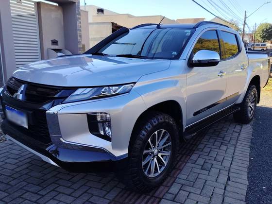 MITSUBISHI L200 TRITON 2.4 16V TURBO DIESEL SPORT HPE CD 4P 4X4 AUTOMÁTICO MITSUBISHI L200 TRITON 2.4 16V TURBO DIESEL SPORT HPE CD 4P 4X4 AUTOMÁTICO